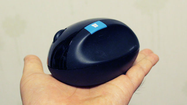 Microsoft-Sculpt-Ergonomic-Mouse2